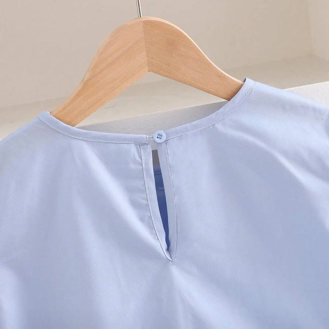 Blusa Celeste con Moños 2