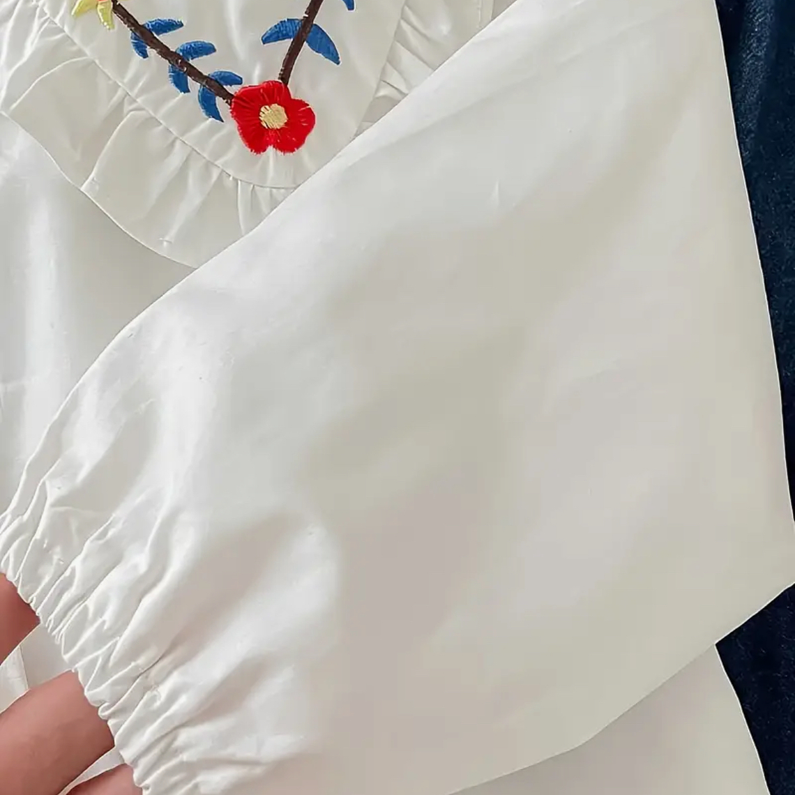 Blusa Blanca Cuello Bordado Multicolor 3