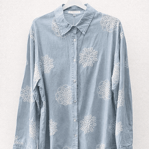 Camisa Celeste Bordada