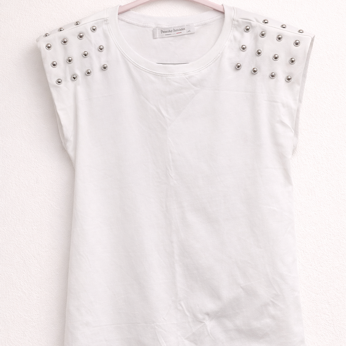 Poleras con Tachas en Hombros 1