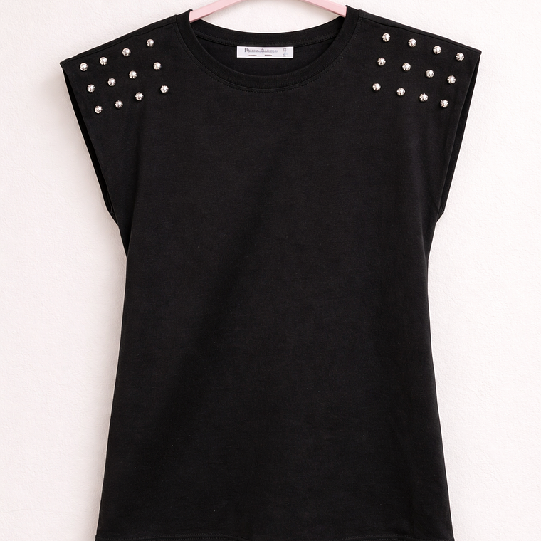Poleras con Tachas en Hombros 3