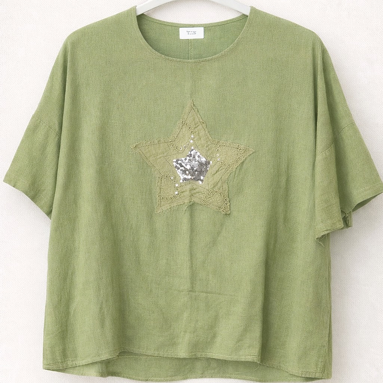 Polera Verde tipo lino con Aplicación de Estrella 1