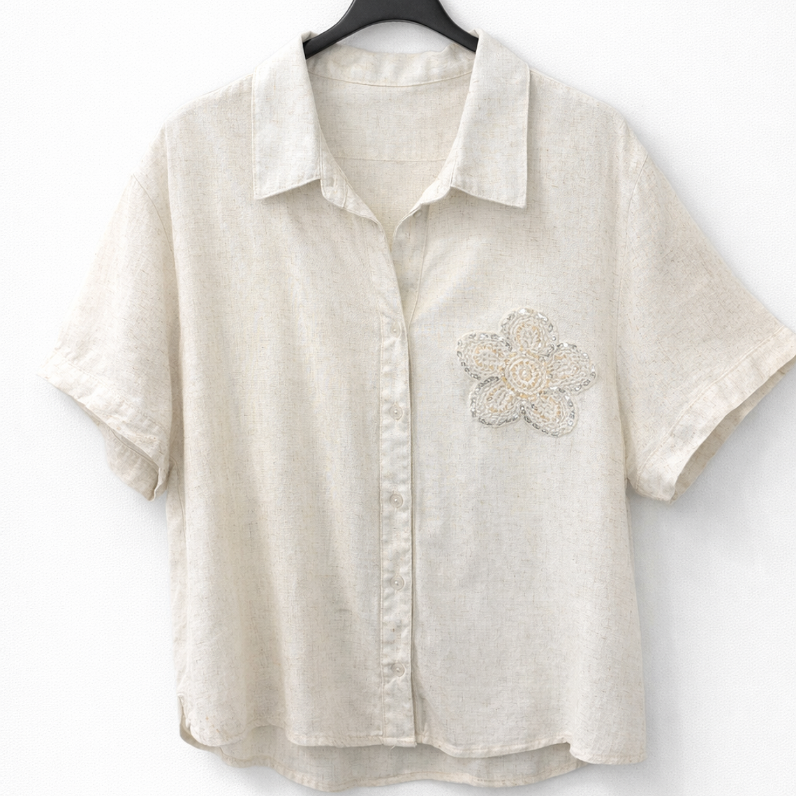 Camisa Beige con Aplicación Floral Bordada 1