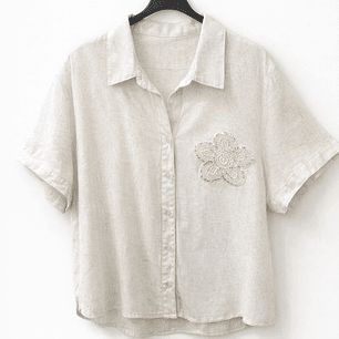 Camisa Beige con Aplicación Floral Bordada
