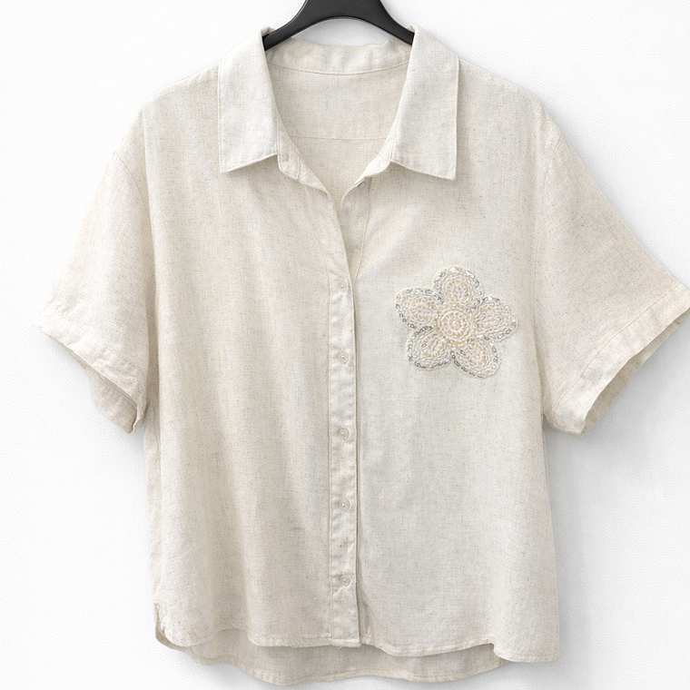 Camisa Beige con Aplicación Floral Bordada 1