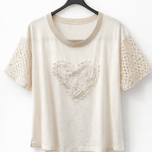 Polera Cruda con Corazón Bordado