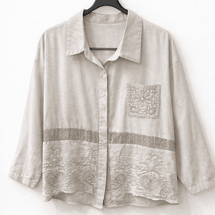 Camisa Beige con Encaje y Franja Brillante