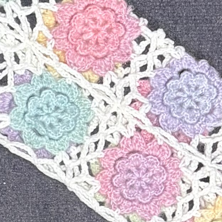 Suéter con mangas crochet floral 2