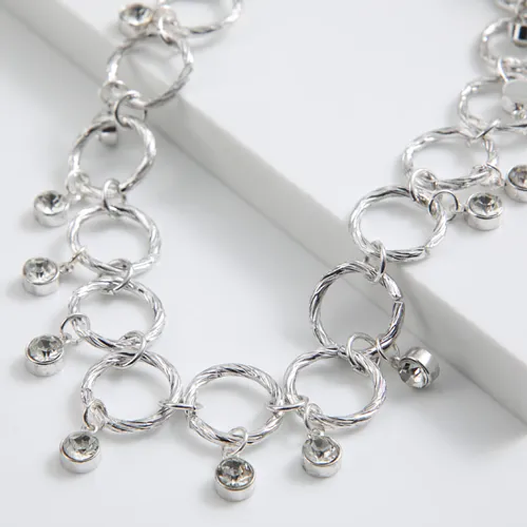 Collar plateado de argollas con cristales colgantes 1
