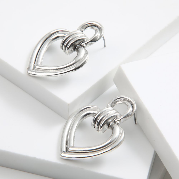 Aros plateados corazón entrelazado 1