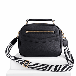 Cartera Negra Clásica con Cierre Frontal