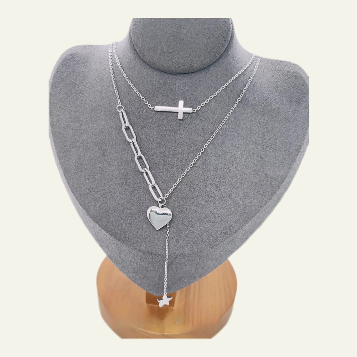 Collar Doble Plateado con Cruz y Corazones 1