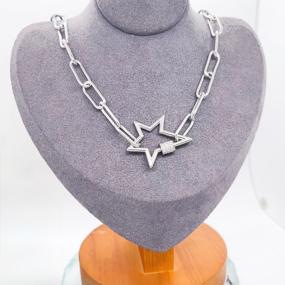 Collar Cadena Plateada con Estrella Protagonista 1