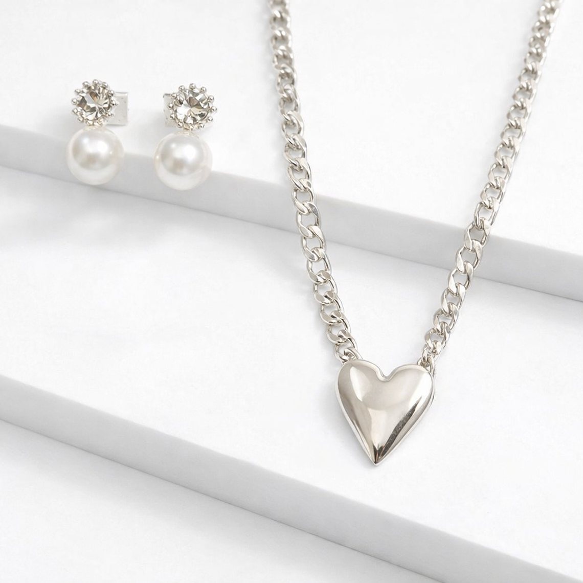 Set Collar Corazón Plateado y Aros Perla 1
