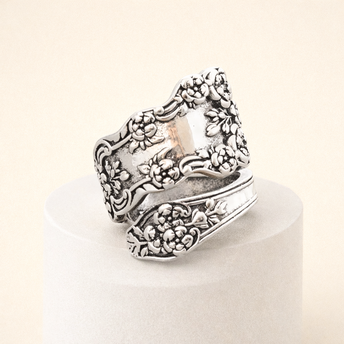 Anillo Ajustable Floral Vintage – Baño de Plata 1