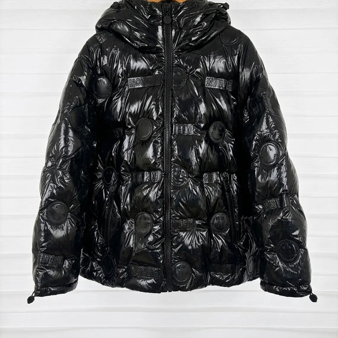 Chaqueta corta efecto charol negra oversized 1