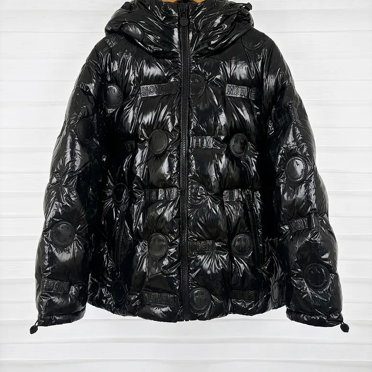 Chaqueta corta efecto charol negra oversized 1