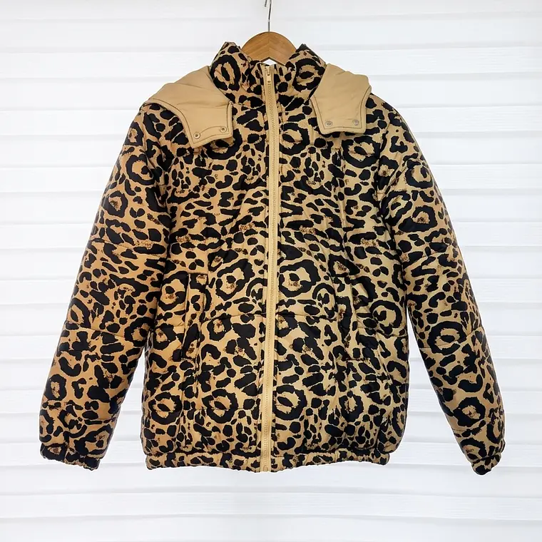 Chaqueta corta animal print con capucha 1
