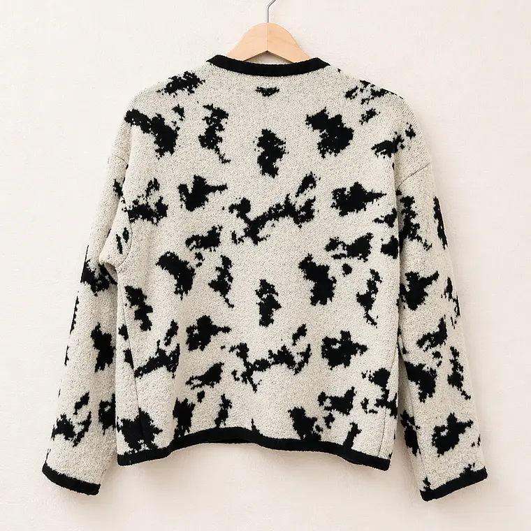 Chaqueta tipo cardigan animal print blanco y negro 2