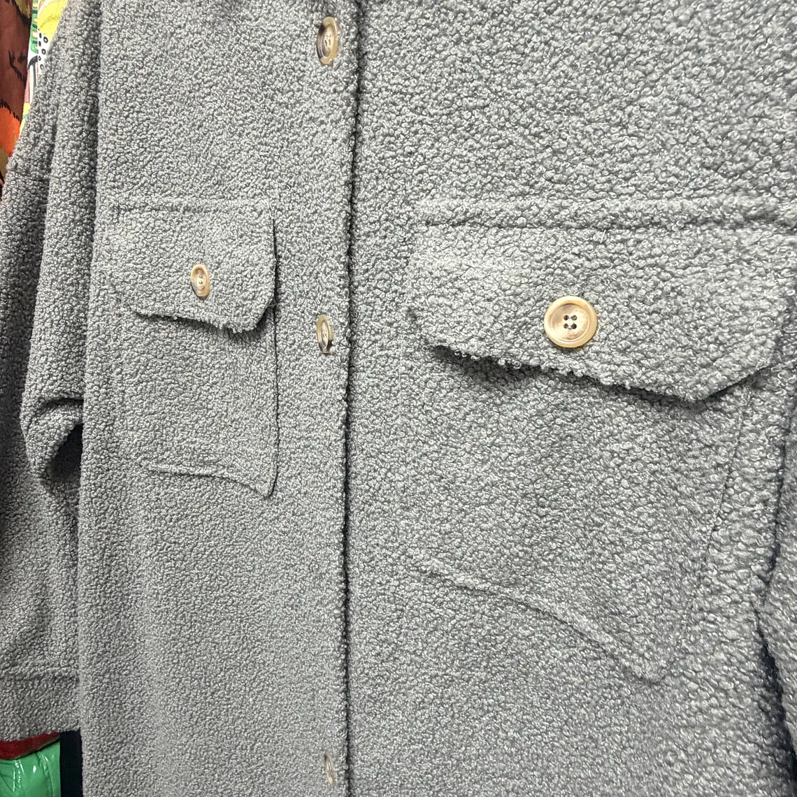 Chaqueta abrigo larga tipo teddy grisáceo 2