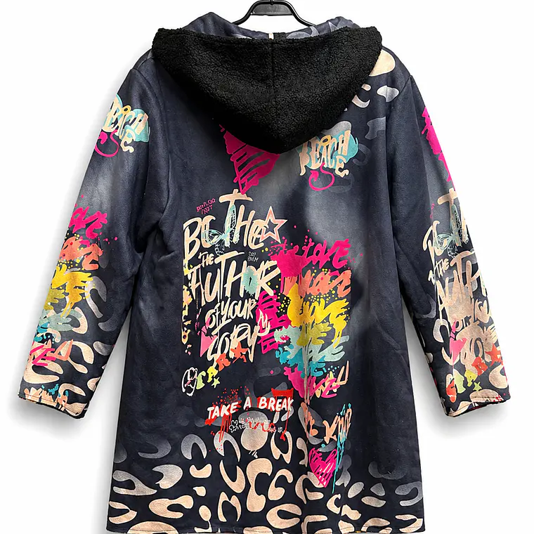 Chaqueta estampada estilo urbano (fondo negro) 3