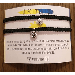 [PAR] Pulseras Tejidas con Luna y Sol Sostenidos en Medio/Moon and Sun Braided Bracelets