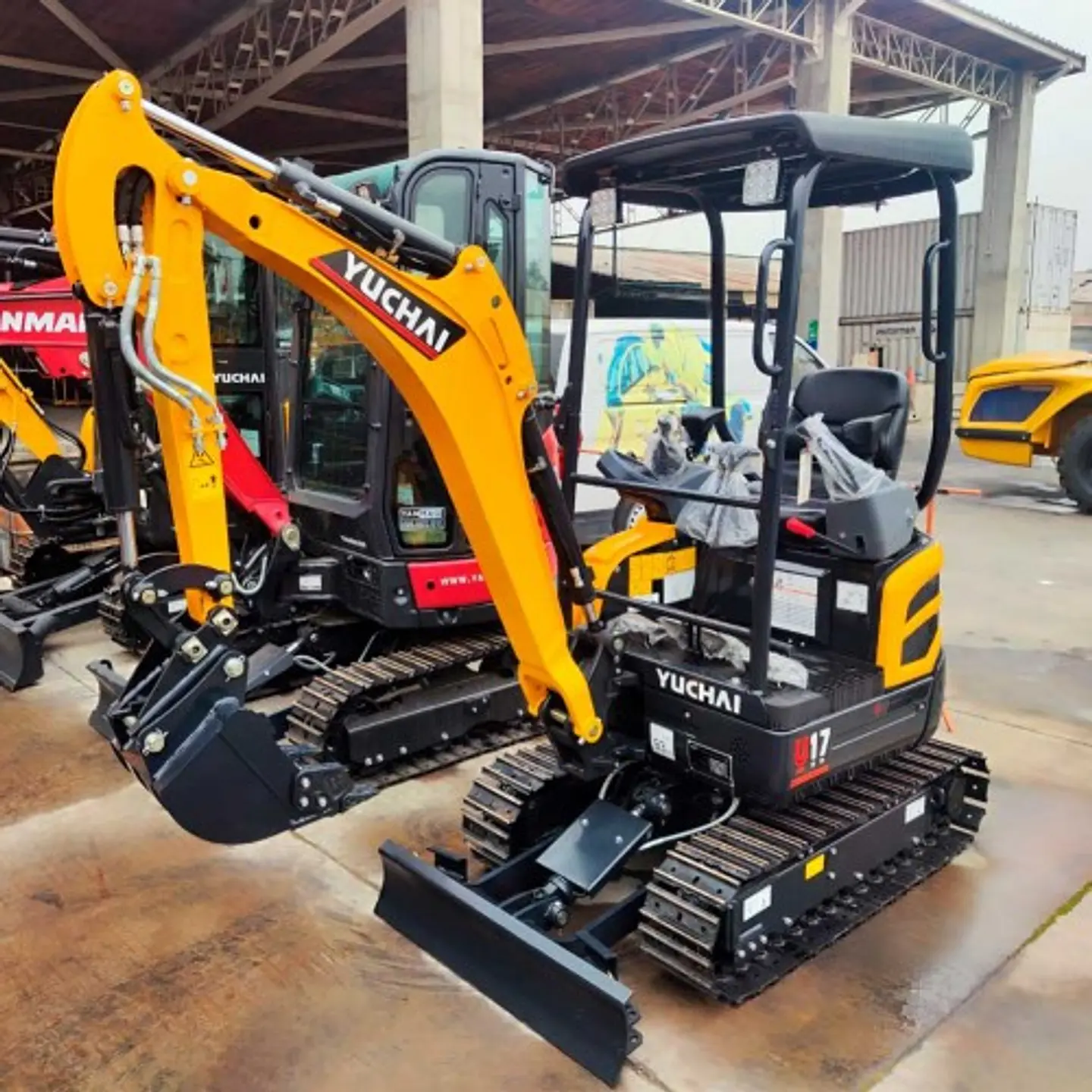 MINIEXCAVADORA YUCHAI U17 CANOPY 4