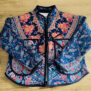 CAZADORA QUILT CON CHIPORRO 