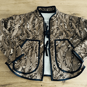 CAZADORA QUILT CON CHIPORRO 