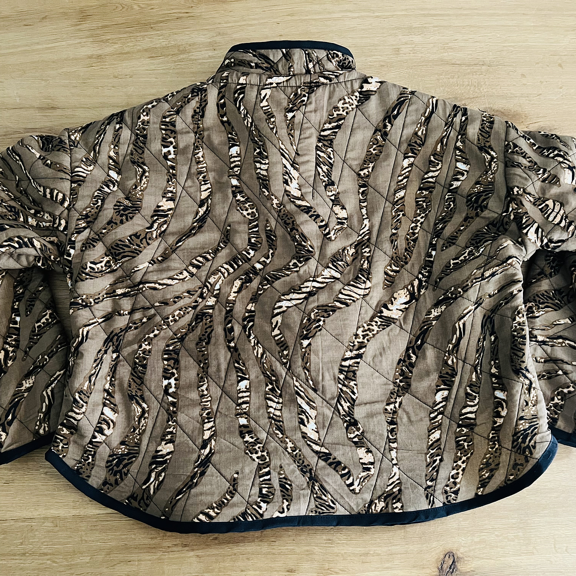 CAZADORA QUILT CON CHIPORRO  3