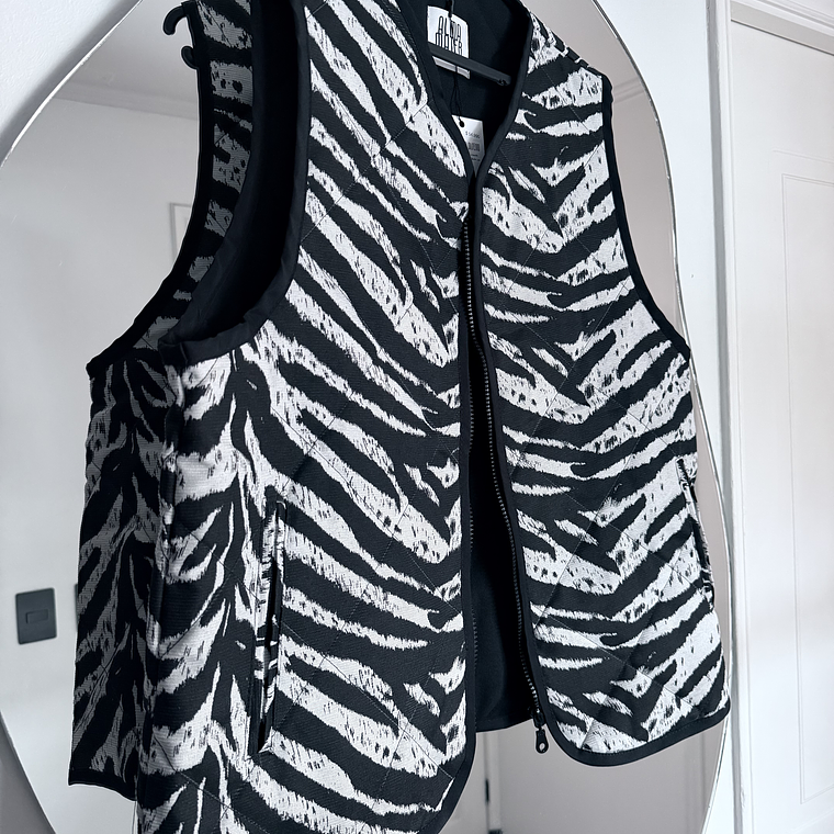 CHAQUETA SIN MANGAS  1