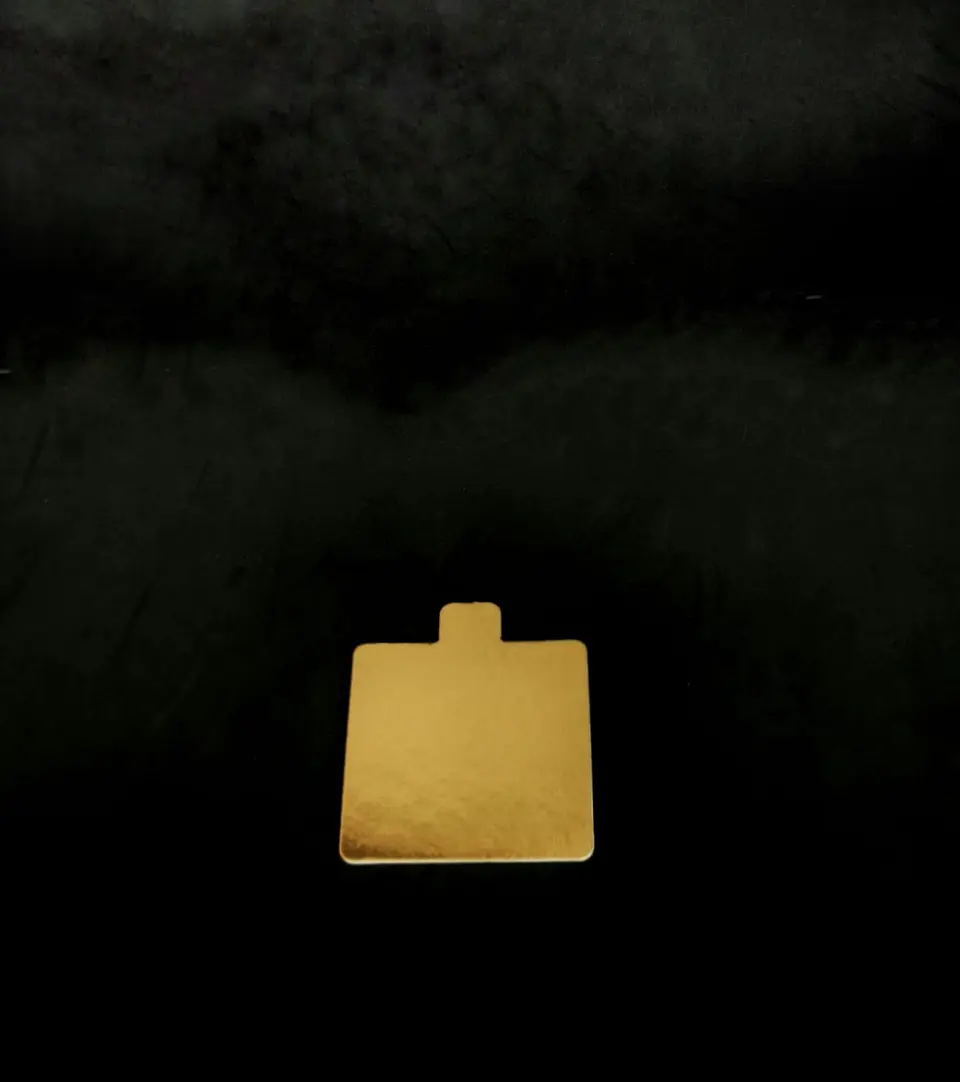 PESTAÑAS CUADRADO ORO 7.5X7.5CM 1