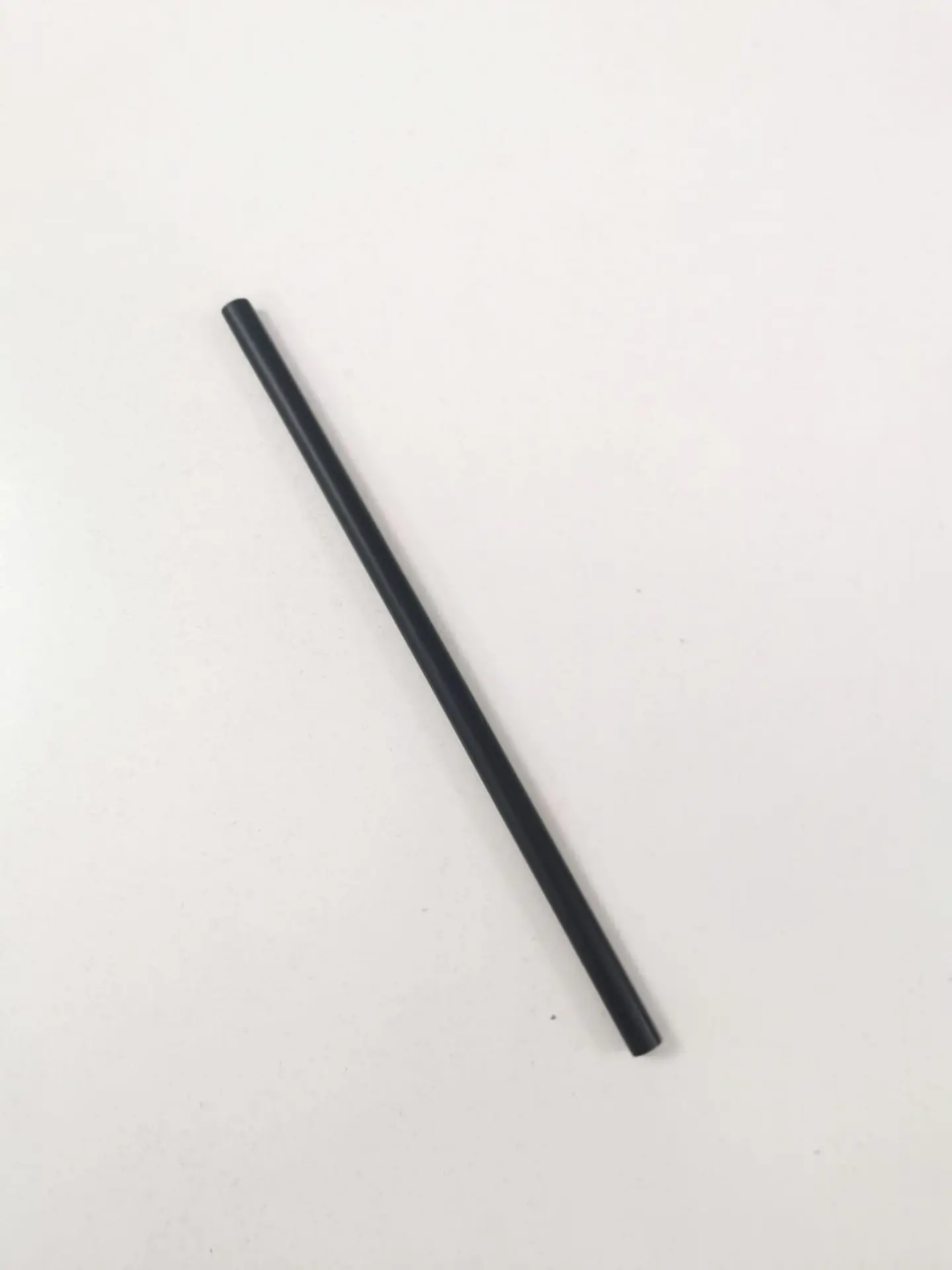 BOMBILLA PLASTICA NEGRA RECTA 8X21 100UN/PAQ  1