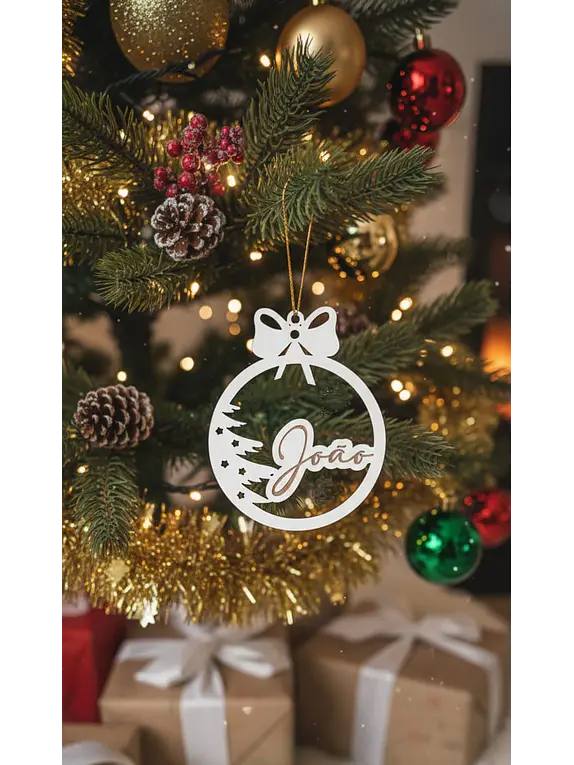 Bola de Natal Personalizada em MDF Branco com Nome - Decoração Exclusiva 1