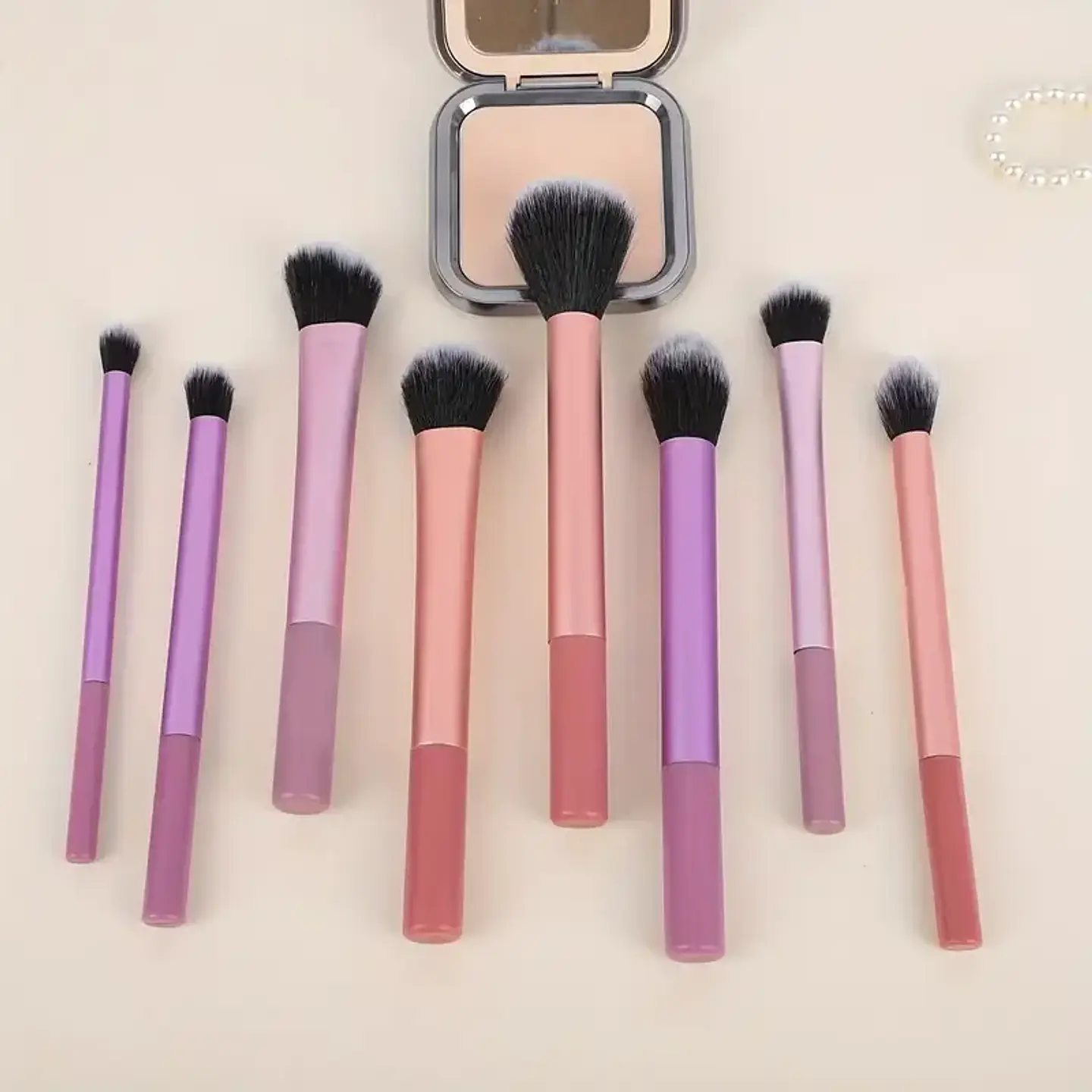 Set de 8 brochas de maquillaje | ALMENDRA 3