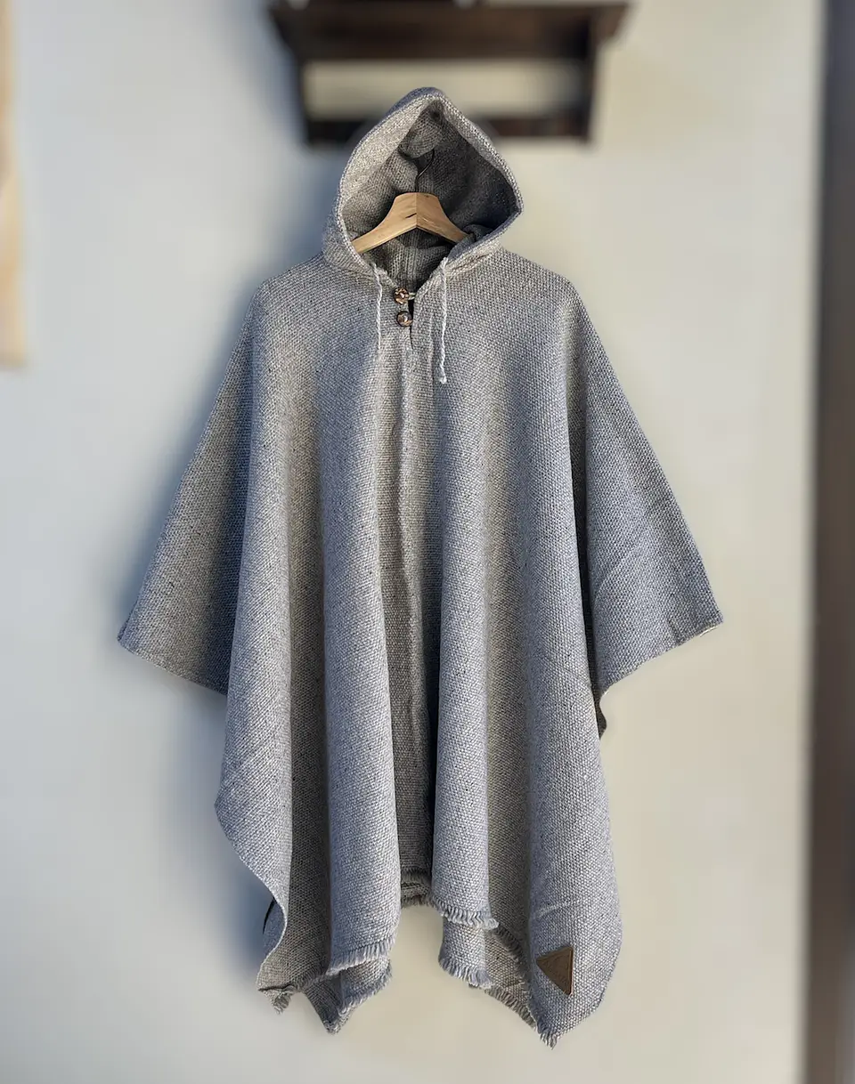 Poncho Premium Gris Perla 1