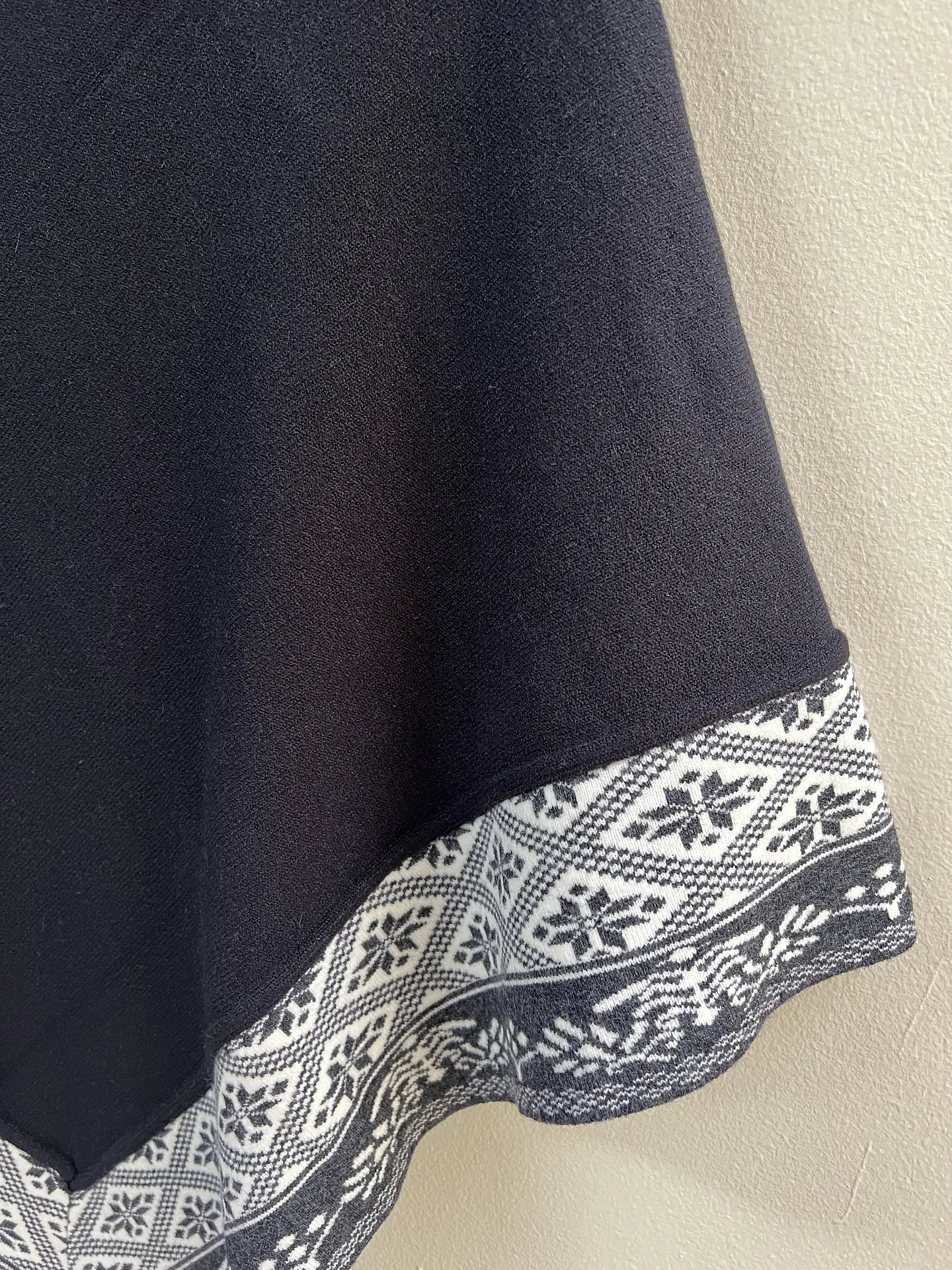 Poncho Tres Puntas Black 3