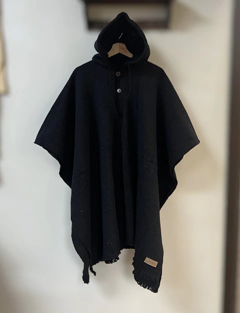 Poncho Capucha Negro