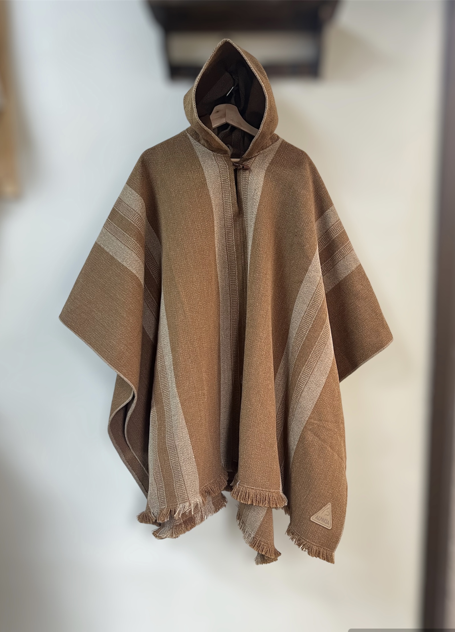 PONCHO PREMIUM VICUÑA CON CAPUCHA – Anzestral