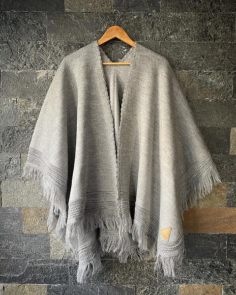 Ruana Alpakia Gris Perla