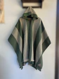 Poncho Exclusivo Verde Rayas - vignette 1