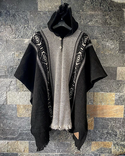 Poncho Capucha Negro/Blanco