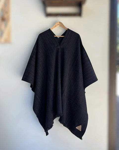 Poncho Golden Premium Black