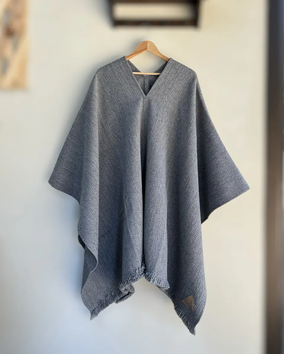 Poncho Golden Premium Gris 1