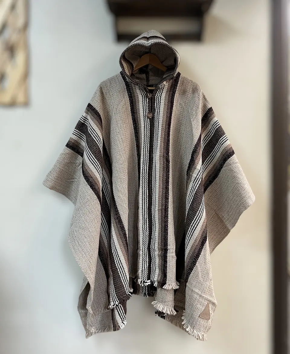 Poncho Premium Gris Raya 1