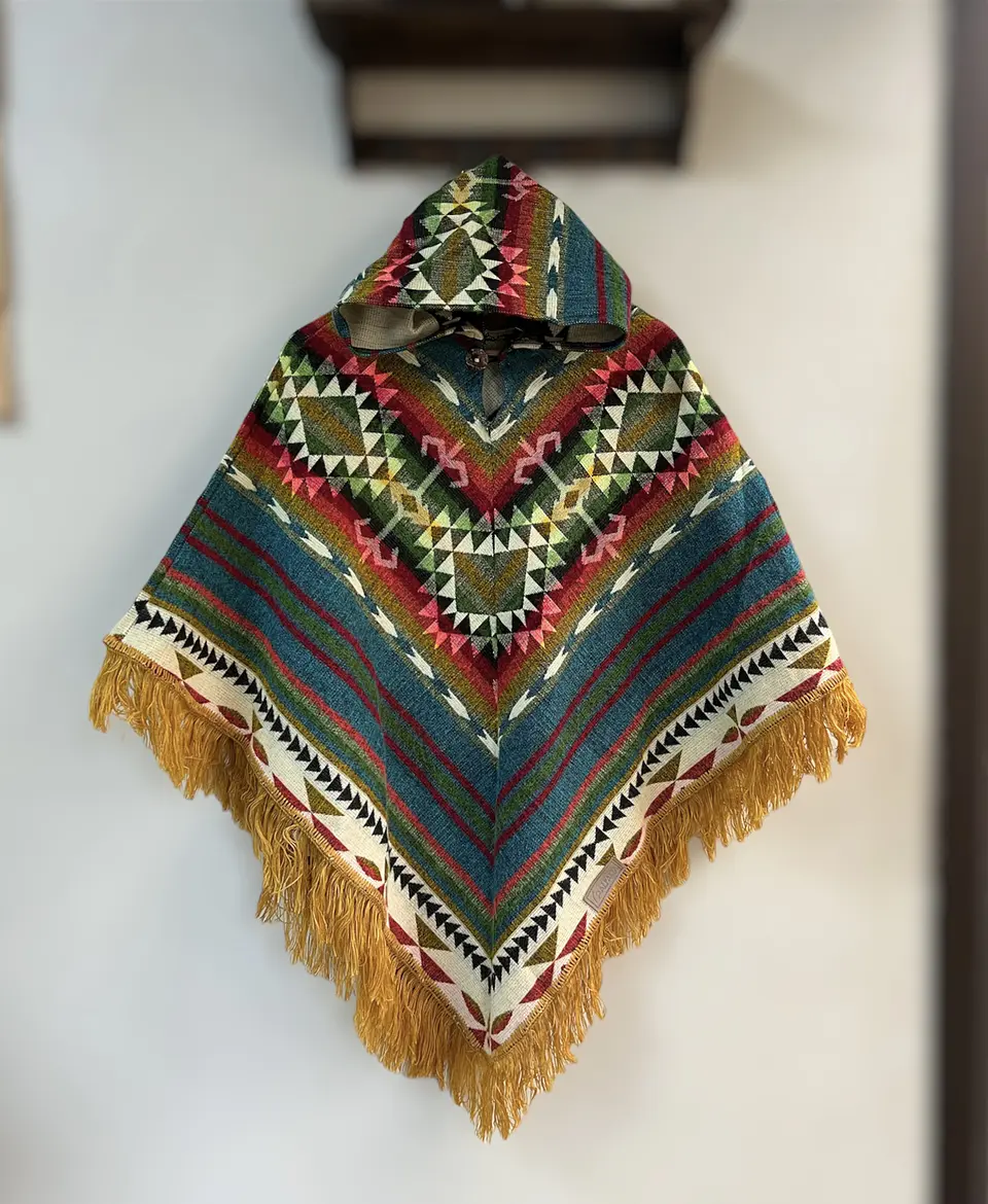 Poncho Tres Puntas Geometrico 1