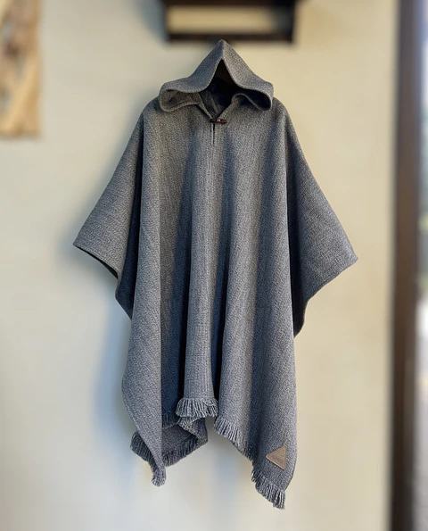 Poncho Golden Premium Gris Perla Capucha