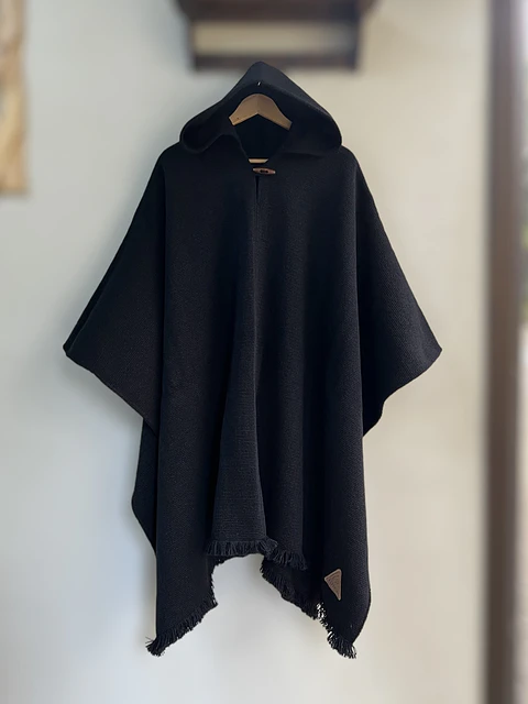 Poncho Golden Premium Black Capucha