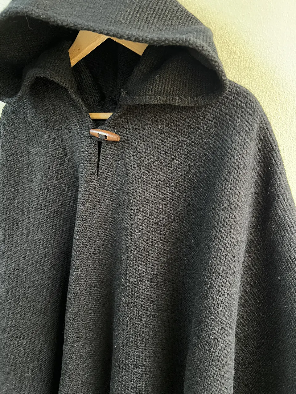 Poncho Golden Premium Black Capucha 3