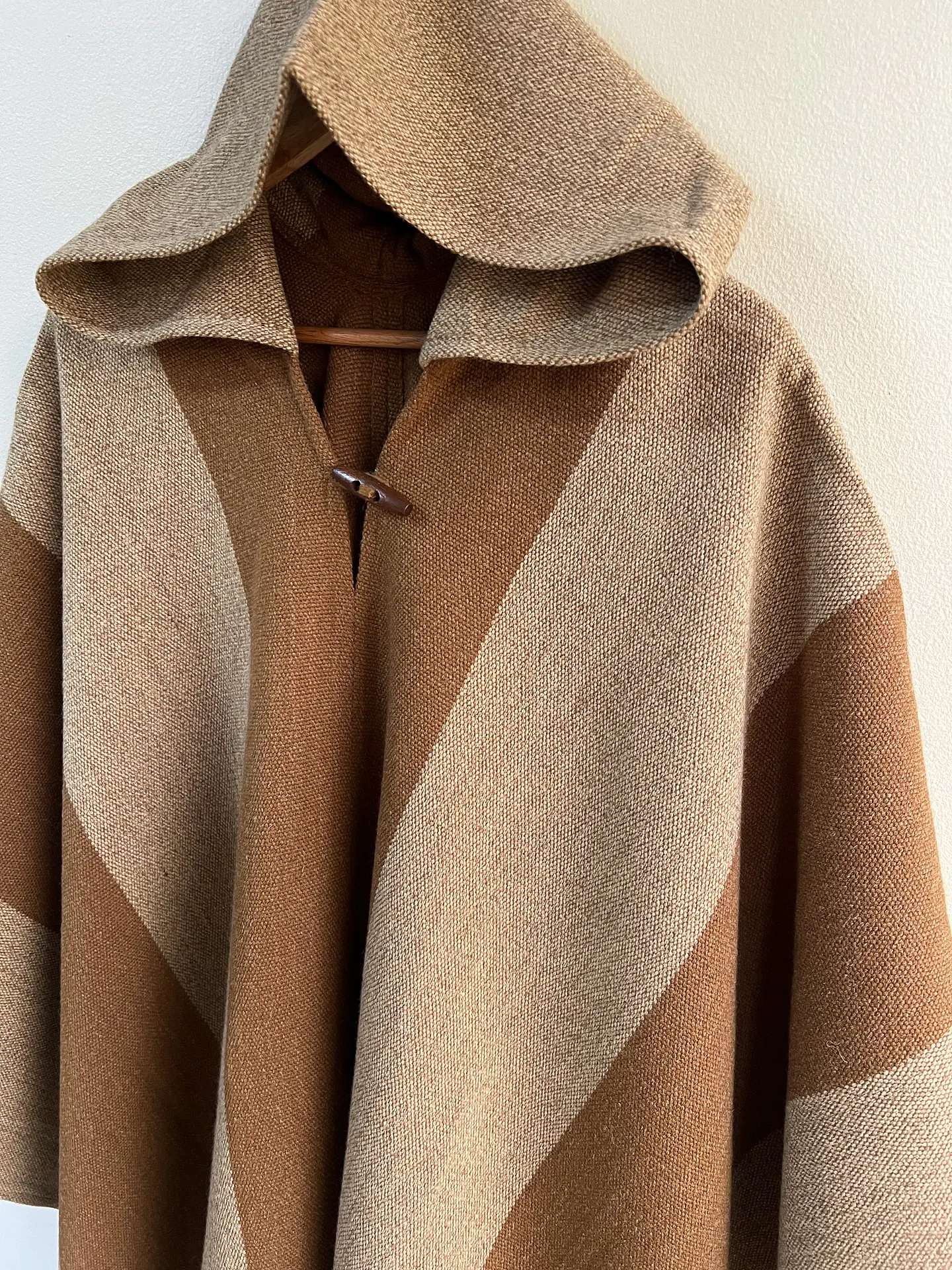 Poncho Exclusivo Café Rayas 2